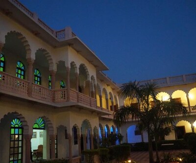 Hotel Surya Vilas Palace
